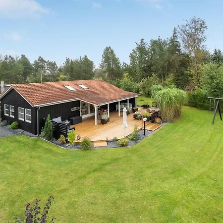 Almen - 400m From The Sea By Interhome Hals